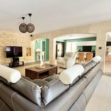 Visuel du séjour du gîte à Cubnezais pour illustrer le stage de printemps du 20 au 23 mars 2026