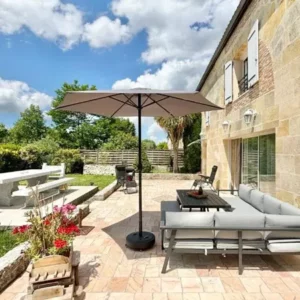 Visuel de la terrasse du gîte à Cubnezais pour illustrer le stage de printemps du 20 au 23 mars 2026